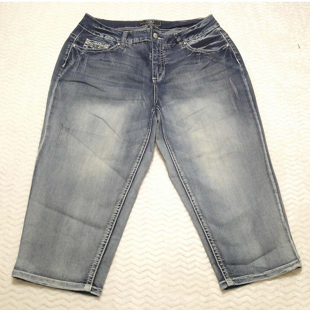 NWOT CATO Women's 16W Jean Capris Lightwash Denim Embellished Pockets
